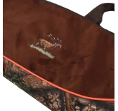 Pokrowiec Forsport na broń LPZKAM K03 1,12m, zamsz brąz / kamuflaż leśny, haft jeleń ryczy w trawie, haft biza pomarańczowa