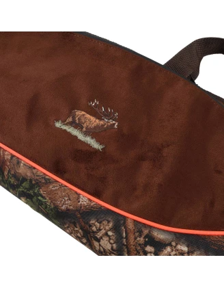 Pokrowiec Forsport na broń LPZKAM K03 1,12m, zamsz brąz / kamuflaż leśny, haft jeleń ryczy w trawie, haft biza pomarańczowa