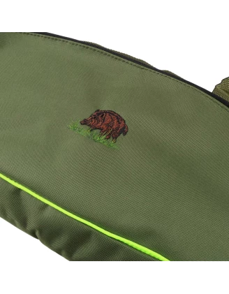 Pokrowiec na broń LPDK 19 1,25m, kolor oliwkowy haft dzik stoi w trawie, biza seledynowa