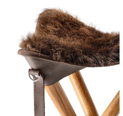 Krzesło Acropolis z siedziskiem z naturalnego futra bobra