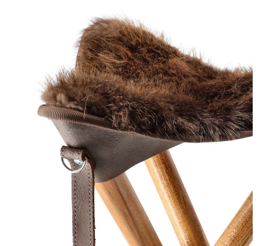 Krzesło Acropolis z siedziskiem z naturalnego futra bobra