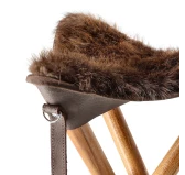Krzesło Acropolis z siedziskiem z naturalnego futra bobra