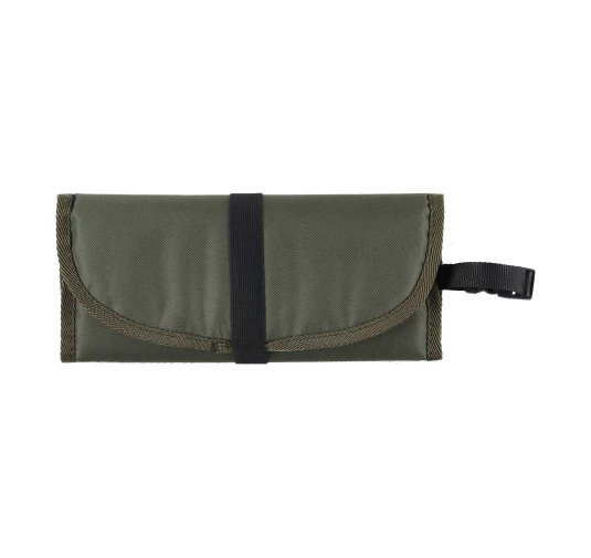 Siedzisko Forsport składane z karimatą - oliwkowy, haft dzik stoi w trawie