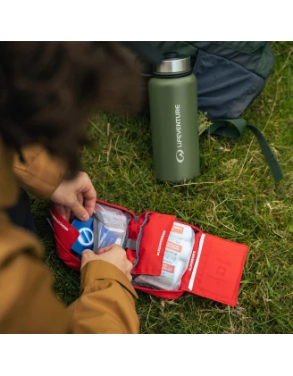 Apteczka Lifesystems Adventurer First Aid Kit – Turystyka, Survival | imag24.pl